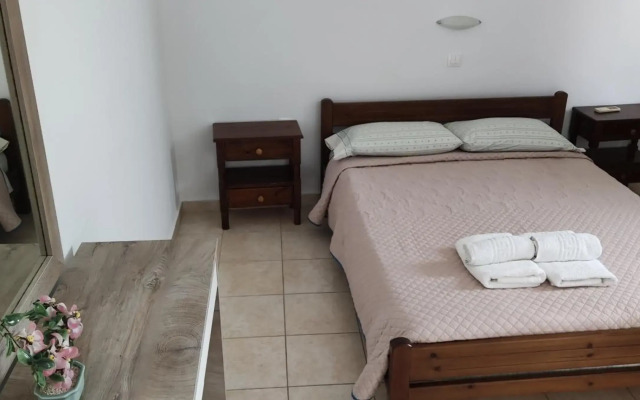 Maria Studios and Apartments