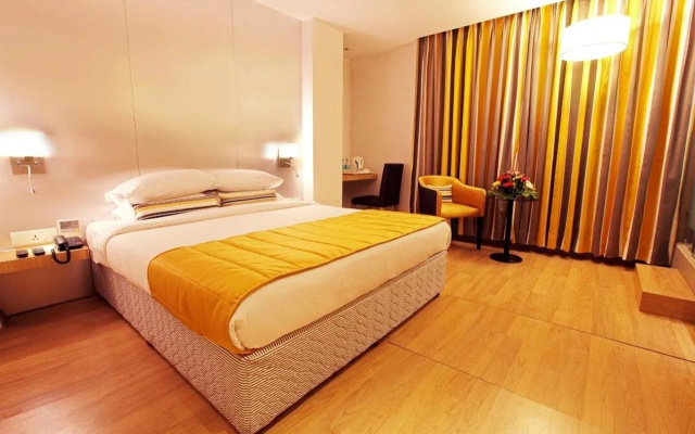 Mumbai Metro - The Executive Hotel