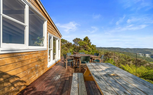 Piha - City Escape, Piha Holiday Home