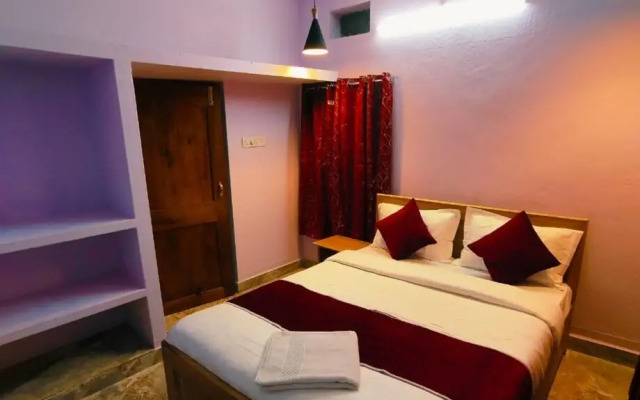 Goroomgo Rail View Guest House Puri