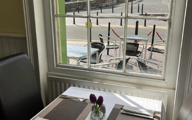 Tontine Hotel & Bar