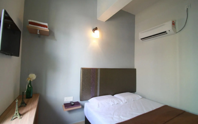 Oyo 89442 24 Seven Hotel
