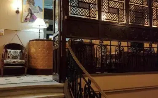 Triomphe Hotel