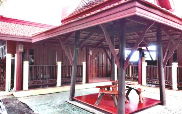 Luang Chumni Village