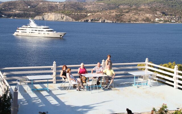 Kavos Bay Seafront Hotel