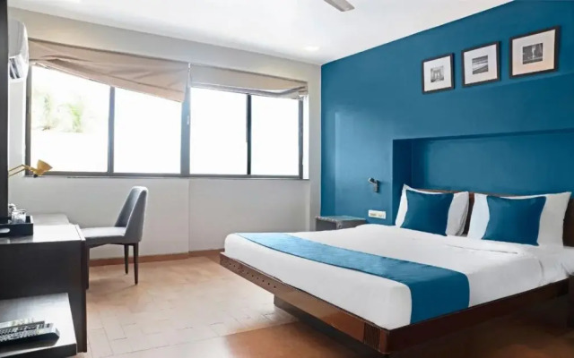 OYO 19917 Golden Swan