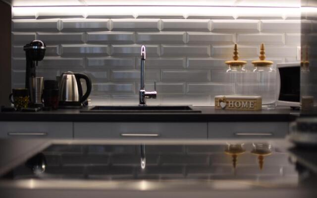 Comely n Gusto luxury Apts.(Must)