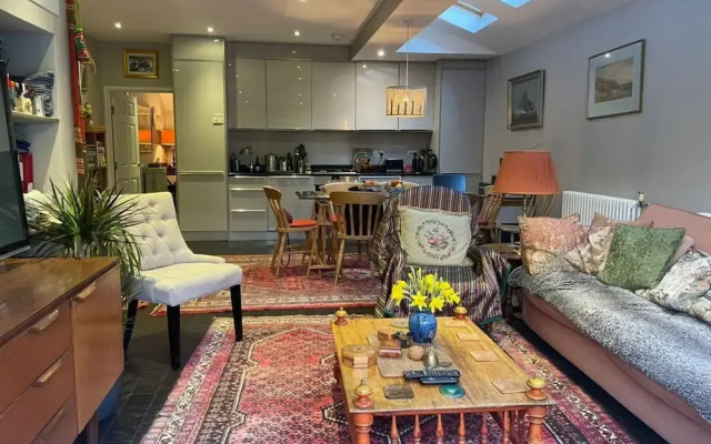 Luxurious 1 Bedroom Flat With Private Garden