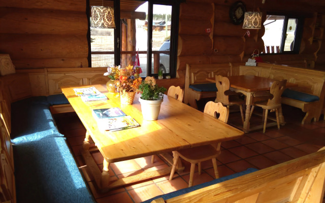 Cariboo Log Guest House