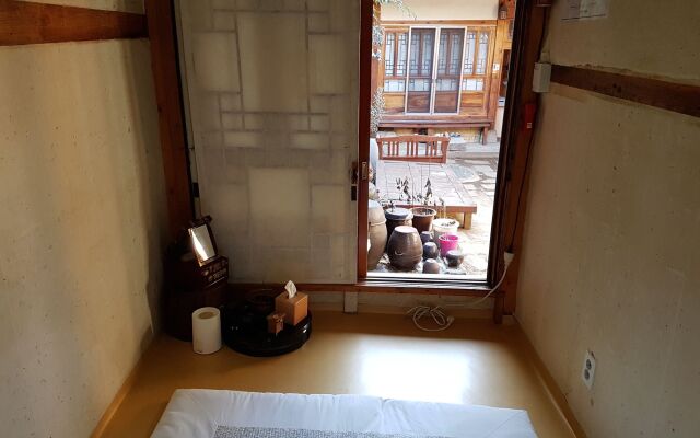 Gongsimga Hanok Guesthouse