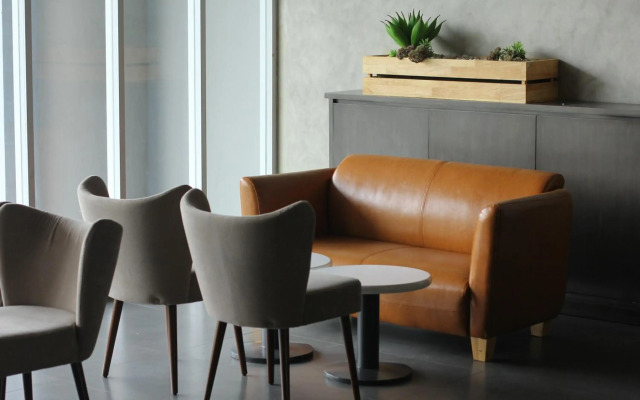 YELLO Hotel Jemursari Surabaya