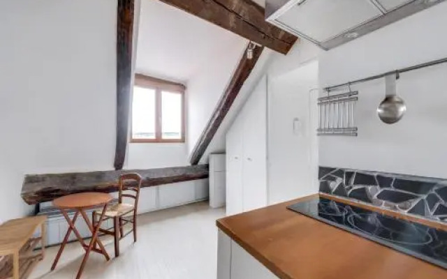 Paris 1st - Chatelet Les Halles - Rue Ferronnerie - Id 161