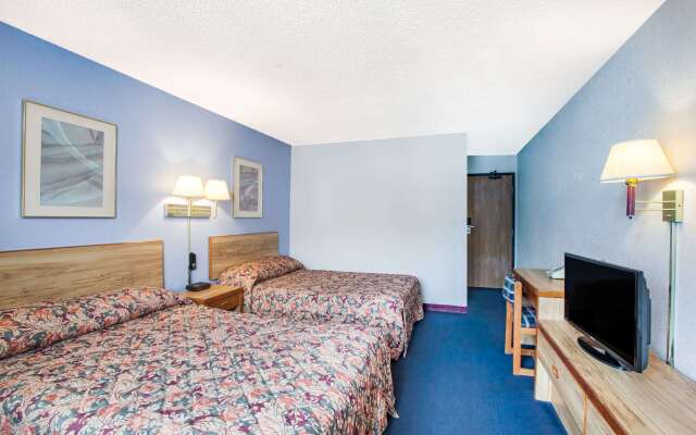Super 8 by Wyndham Hot Springs