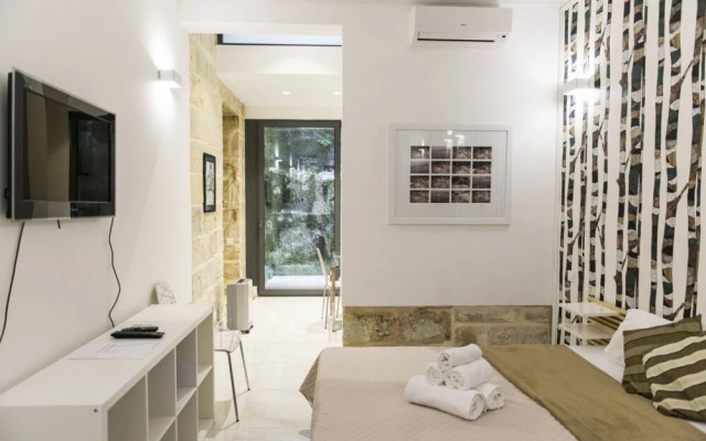 AG1 - Studio in the center