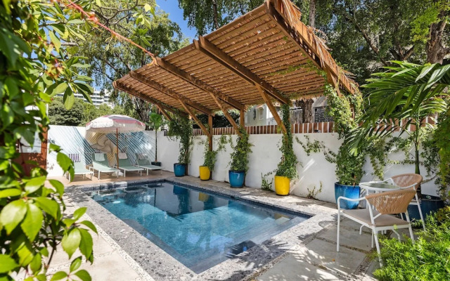 Oasis Condado Pool Parking Beach Steps Away