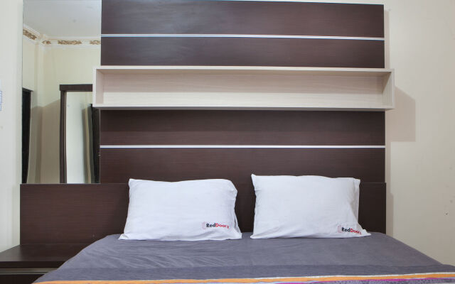 RedDoorz Plus near Isola UPI
