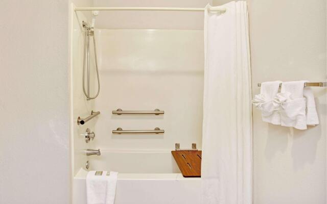 Super 8 by Wyndham Olive Branch