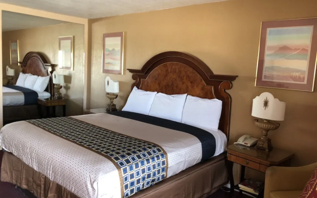 Villa West Inn