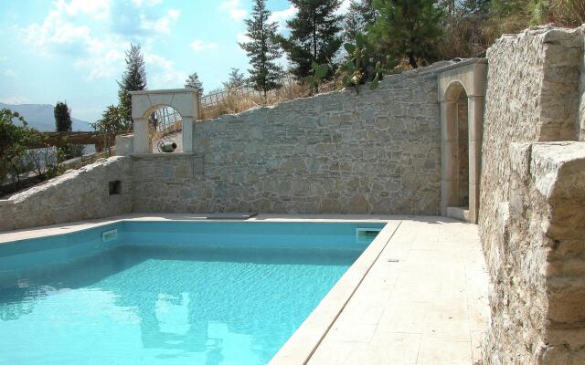 Luxurious Villa in Malades Crete