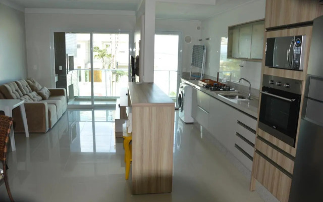 Belíssimo apto 2 suítes com vista para o mar