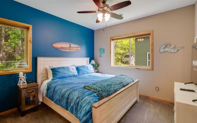 Moonlight Cove - Lakeside Lodge