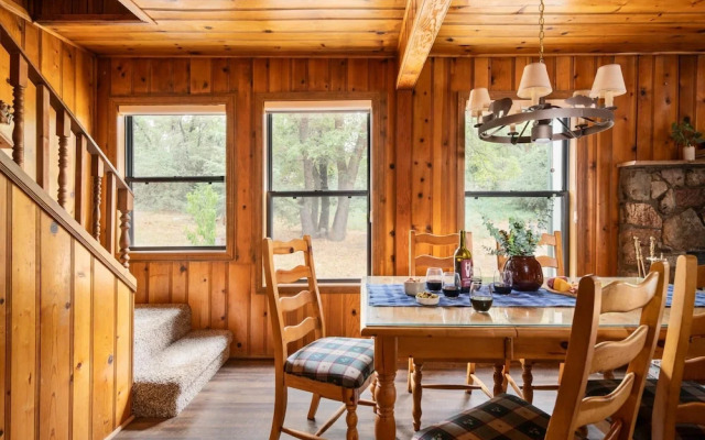 Cougar Rd - Cougar Lodge