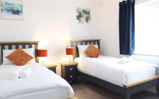 6guests-parking-nearstansted-accessible