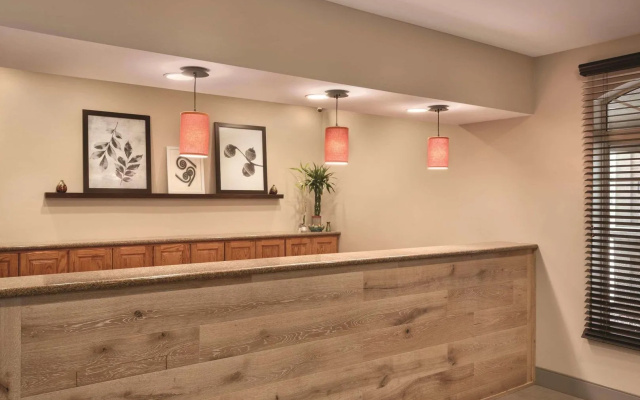 Country Inn & Suites by Radisson, Valparaiso, IN