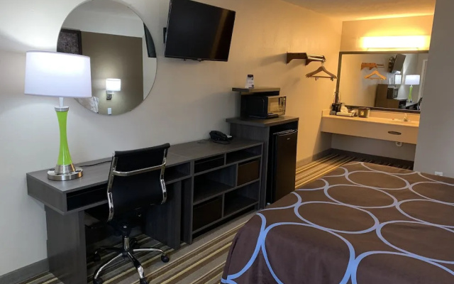 Super 8 By Wyndham Brownsburg