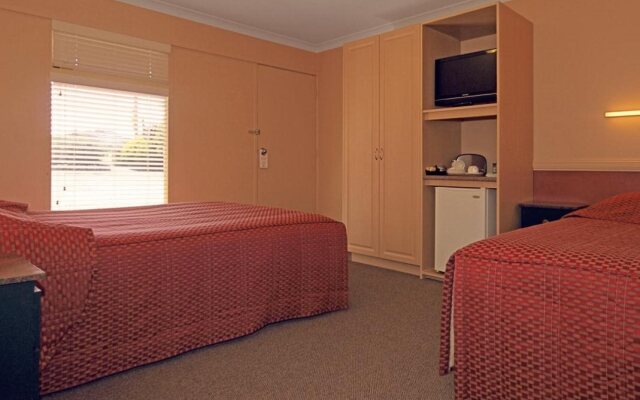 Milton Village Motel