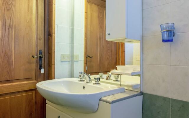 Cosy apartment in the well known Chianti area, with swimming pool and terrace.