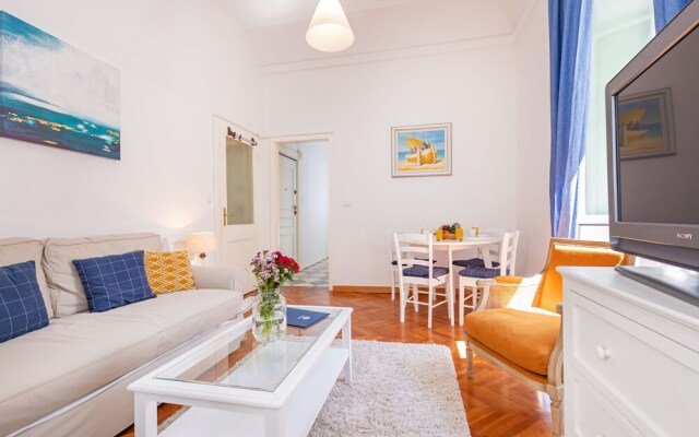 City Buzz Apartment by Irundo