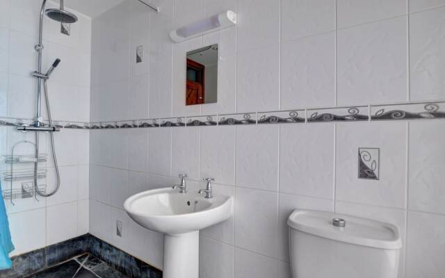 Cozy Holiday Home in Berriew near River Rhiw