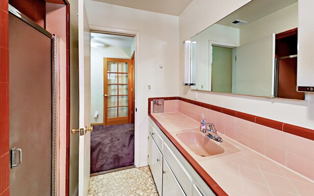 1062 Glenwood Way - 4 Br Home