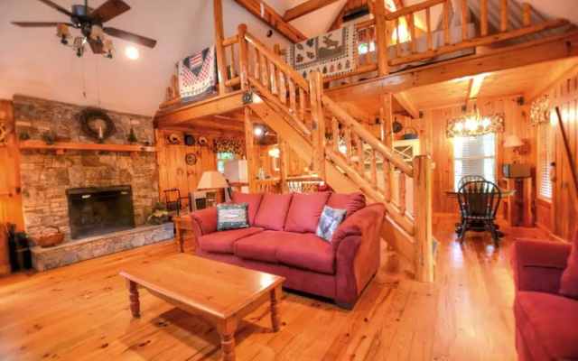 Cute On The Creek 1 Bedroom Cabin by Redawning