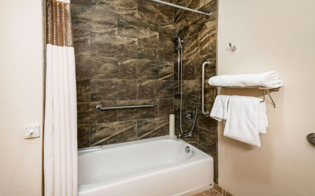 Best Western Plus Riverfront Hotel & Suites