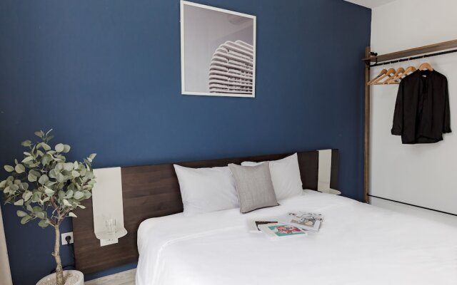 Blue Arch Suites - The Notre Dame Saigon