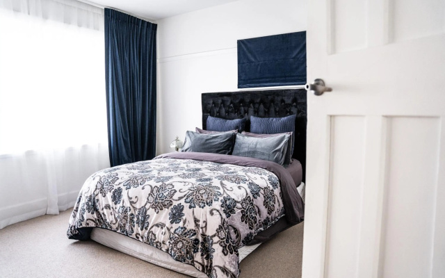 Charming 1920s Villa on Bealey Ave – Guest Rooms – Christchurch