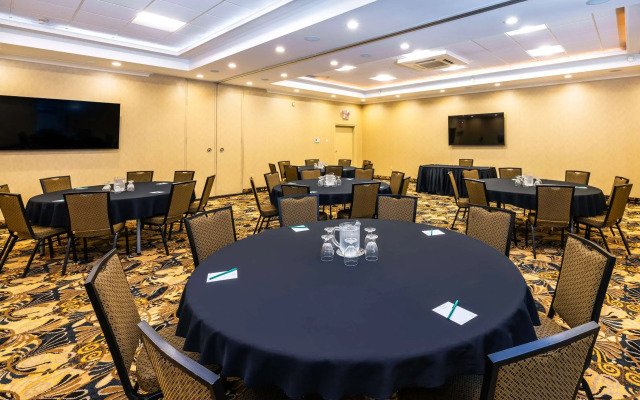 Quality Inn & Suites Garden of the Gulf