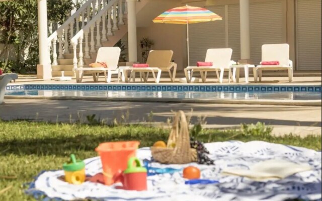 Villa - 5 Bedrooms with Pool - 107747
