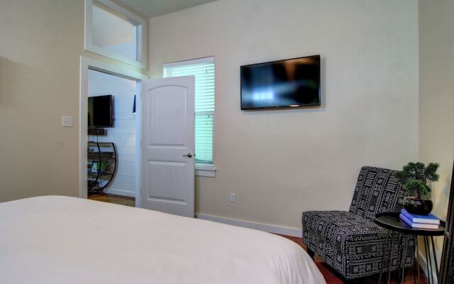 7th Sunrise 3 Bedroom Condo by RedAwning