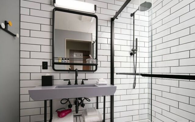 Moxy Oakland Downtown, A Marriott Hotel