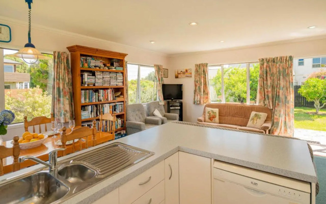 Silver Sands - Cooks Beach Holiday Home