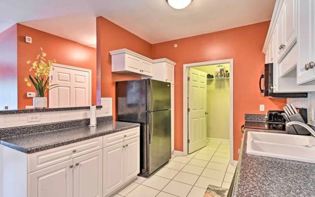 Elegant Fayetteville Condo: 8 Mi to Downtown!