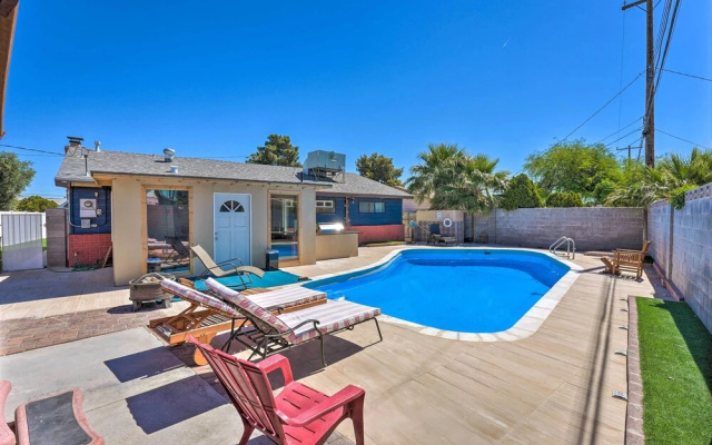 Las Vegas Getaway w/ Patio & Grill: ~3mi to Strip!