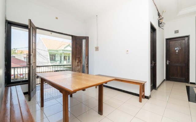 RedDoorz @ Nginden Surabaya