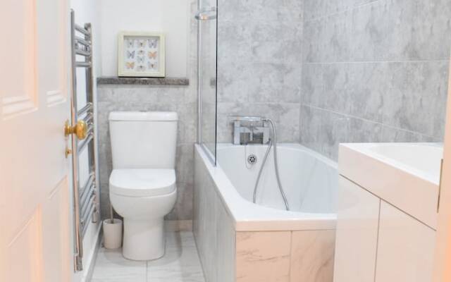 1 Bedroom Flat With Terrace In Pimlico
