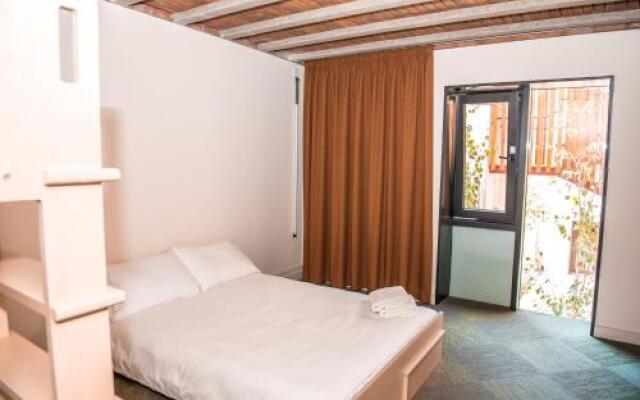 Neptune's Hostel