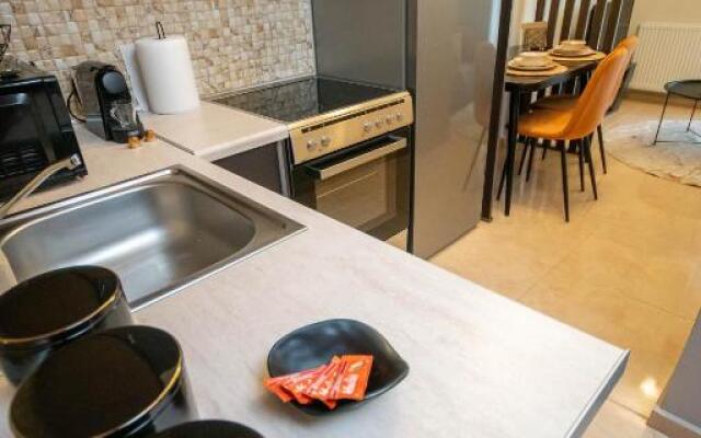 Kate's Luxury Apartment with Private Parking