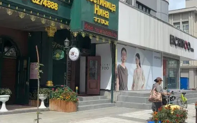 Black River Nina Hotel